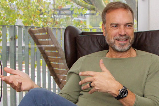 PLAUDEREI : Majo Ussat